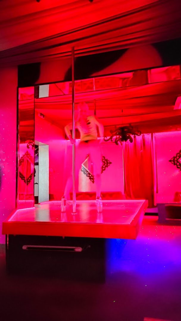 Pussycat Night Club - Nightclub in Pite Ti, Romania