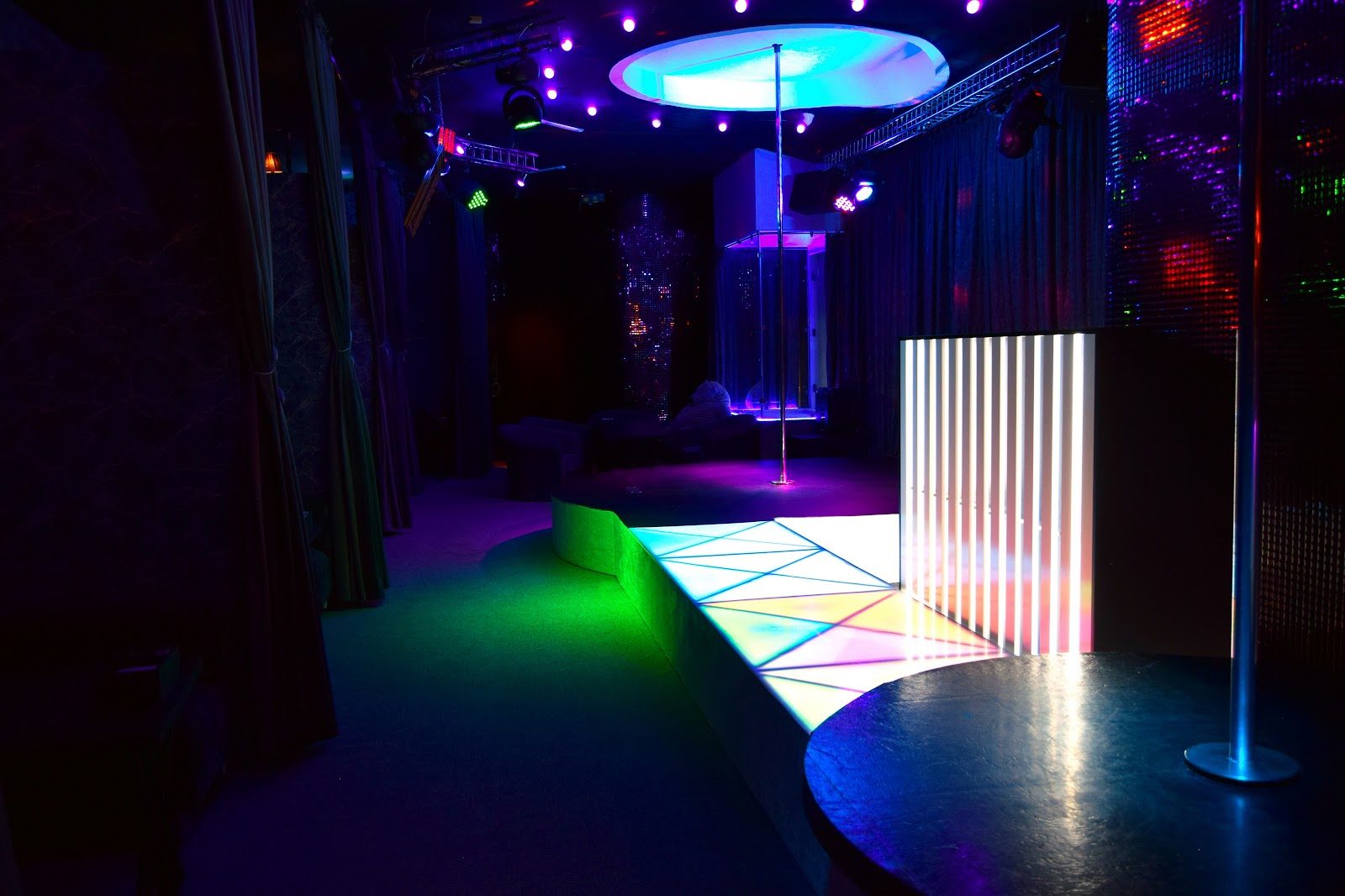 Cheshire Cat Strip Cabaret - Nightclub in Barnaul, Russia