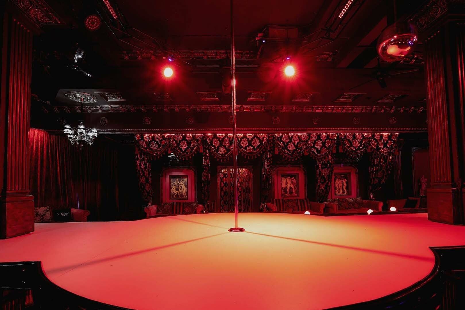 Striptiz Klub Charli - Nightclub in Barnaul, Russia