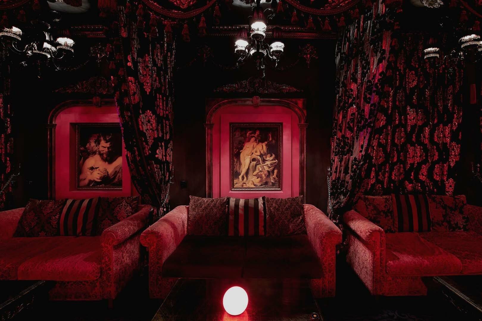 Striptiz Klub Charli - Nightclub in Barnaul, Russia