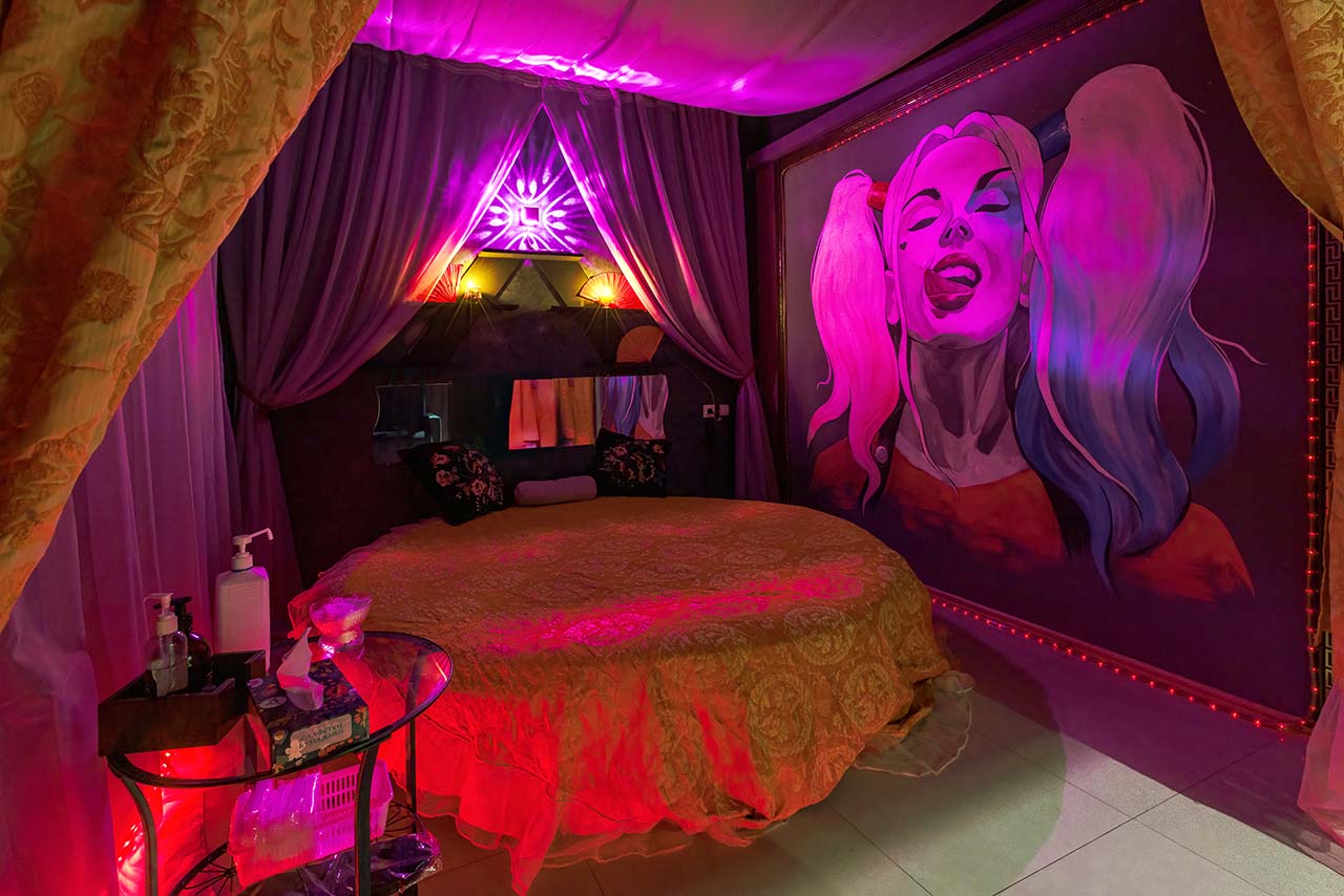 Amsterdam - Erotic Massage in Bolshoy Sochi, Russia