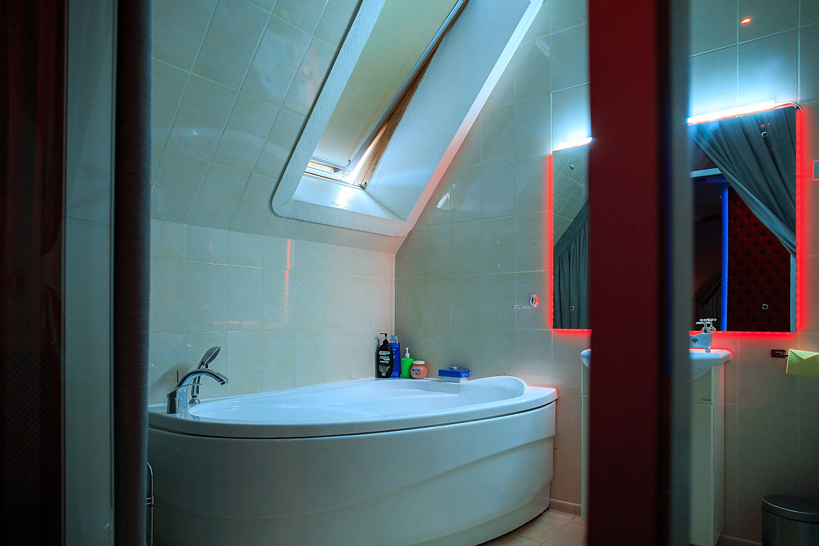 Le Theatre - Erotic Massage in Chelyabinsk, Russia
