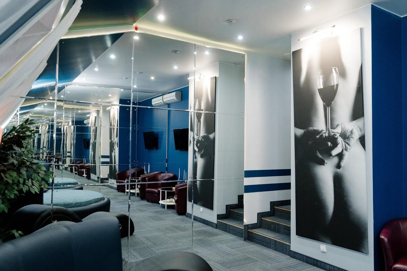 Le Theatre - Erotic Massage in Chelyabinsk, Russia