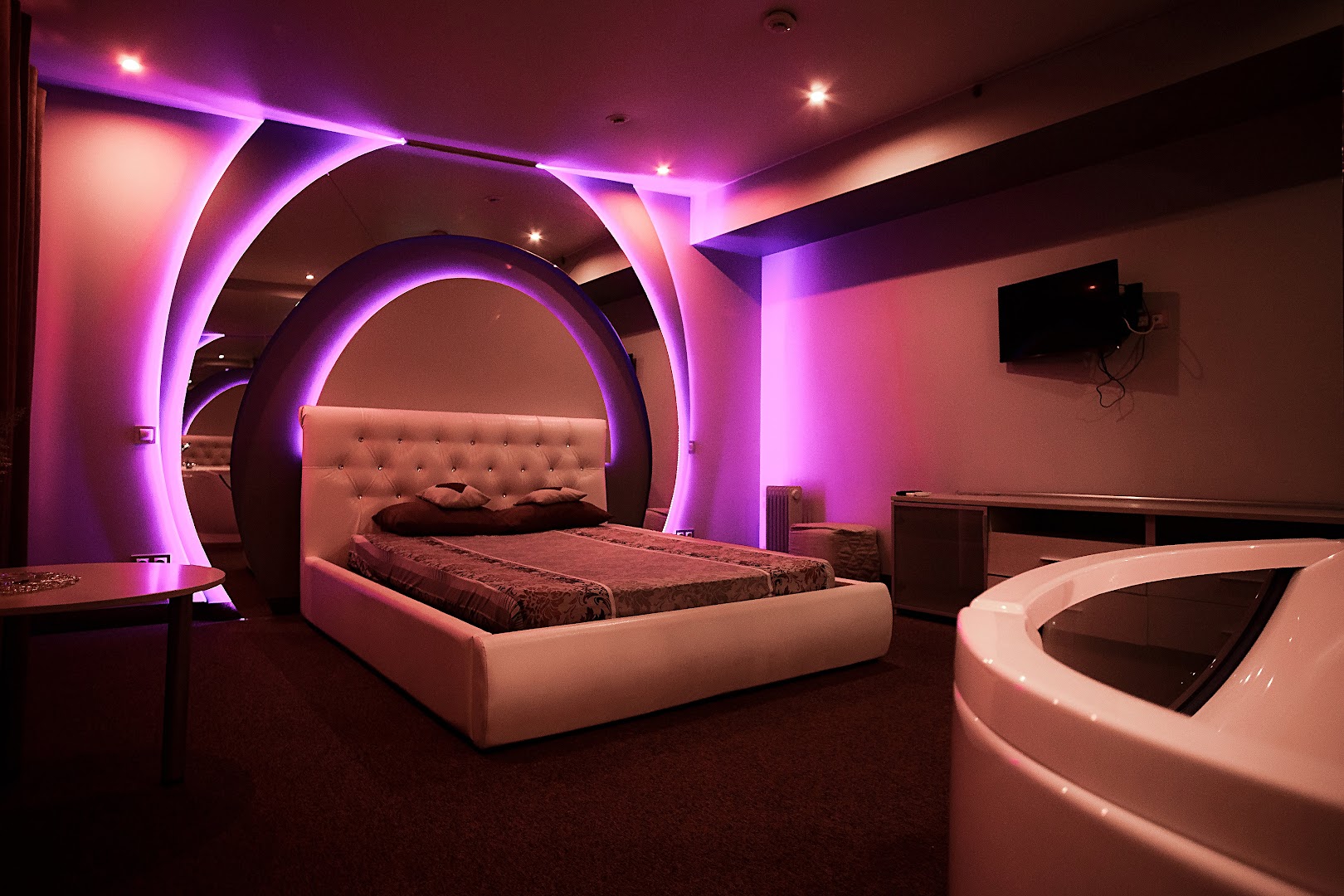 Le Theatre - Erotic Massage in Chelyabinsk, Russia