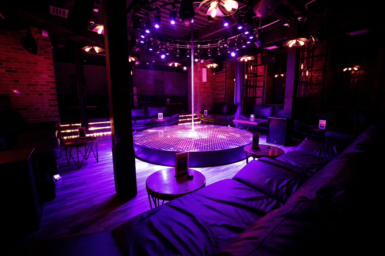Стриптиз-клуб Zажигалка (Zazhigalka Izhevsk) - Nightclub in Izhevsk, Russia