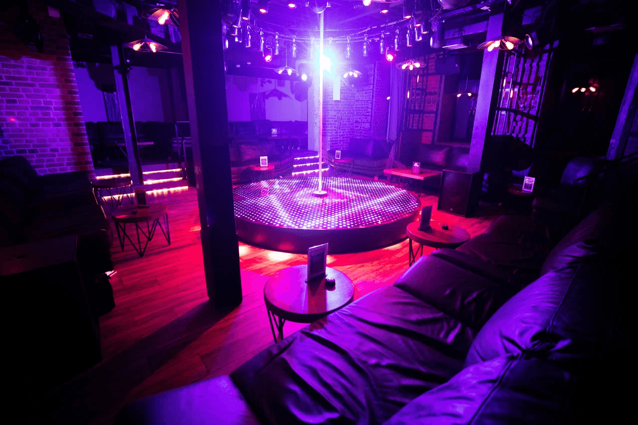 Стриптиз-клуб Zажигалка (Zazhigalka Izhevsk) - Nightclub in Izhevsk, Russia