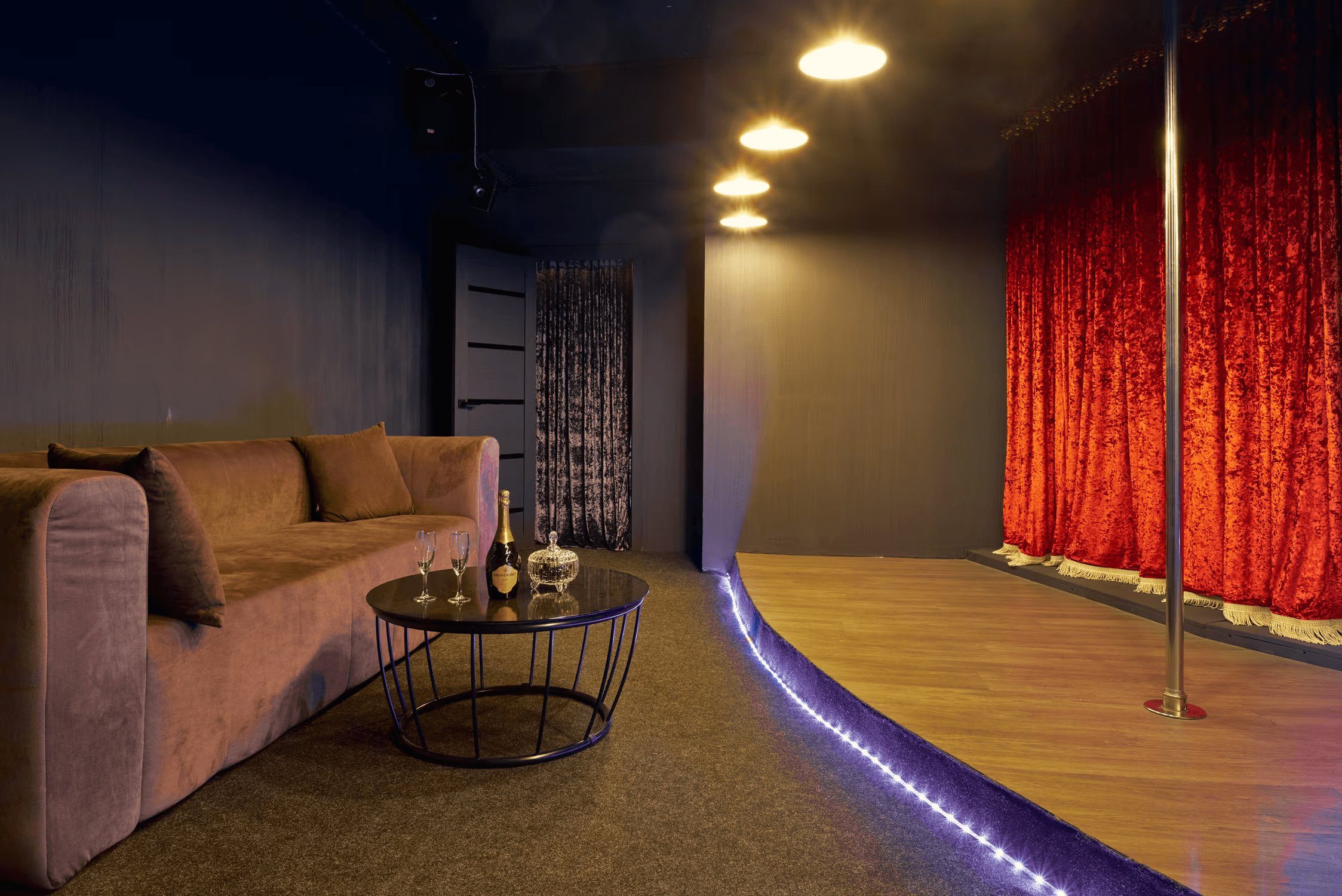 Diamond's Men's Club (Kazan) - Erotic Massage in Kazan, Russia