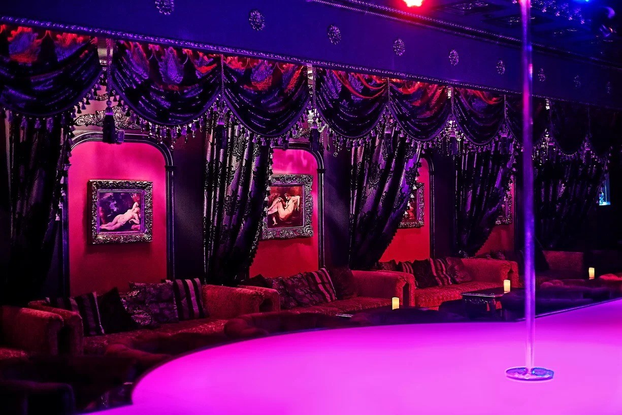 Стриптиз клуб Чарли (Charlie's Strip Club) - Nightclub in Krasnoyarsk, Russia