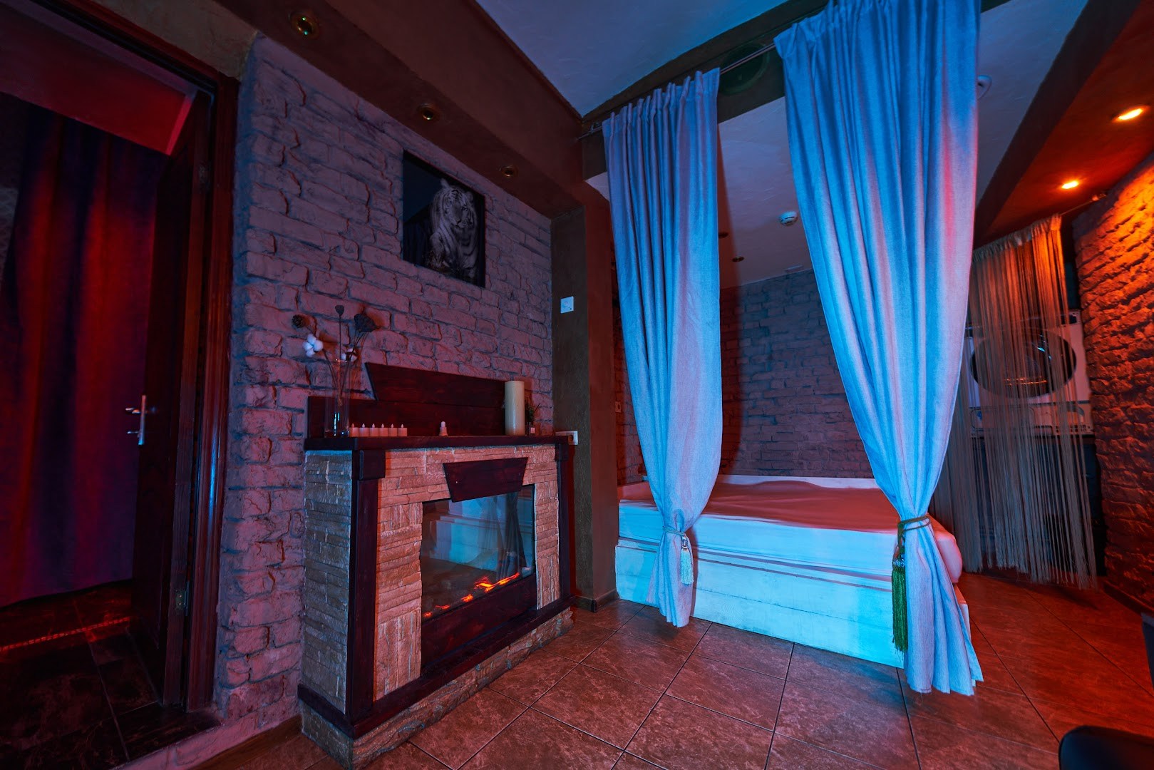 Alibi Moscow Men's Club - Erotic Massage in Moscow, Russia
