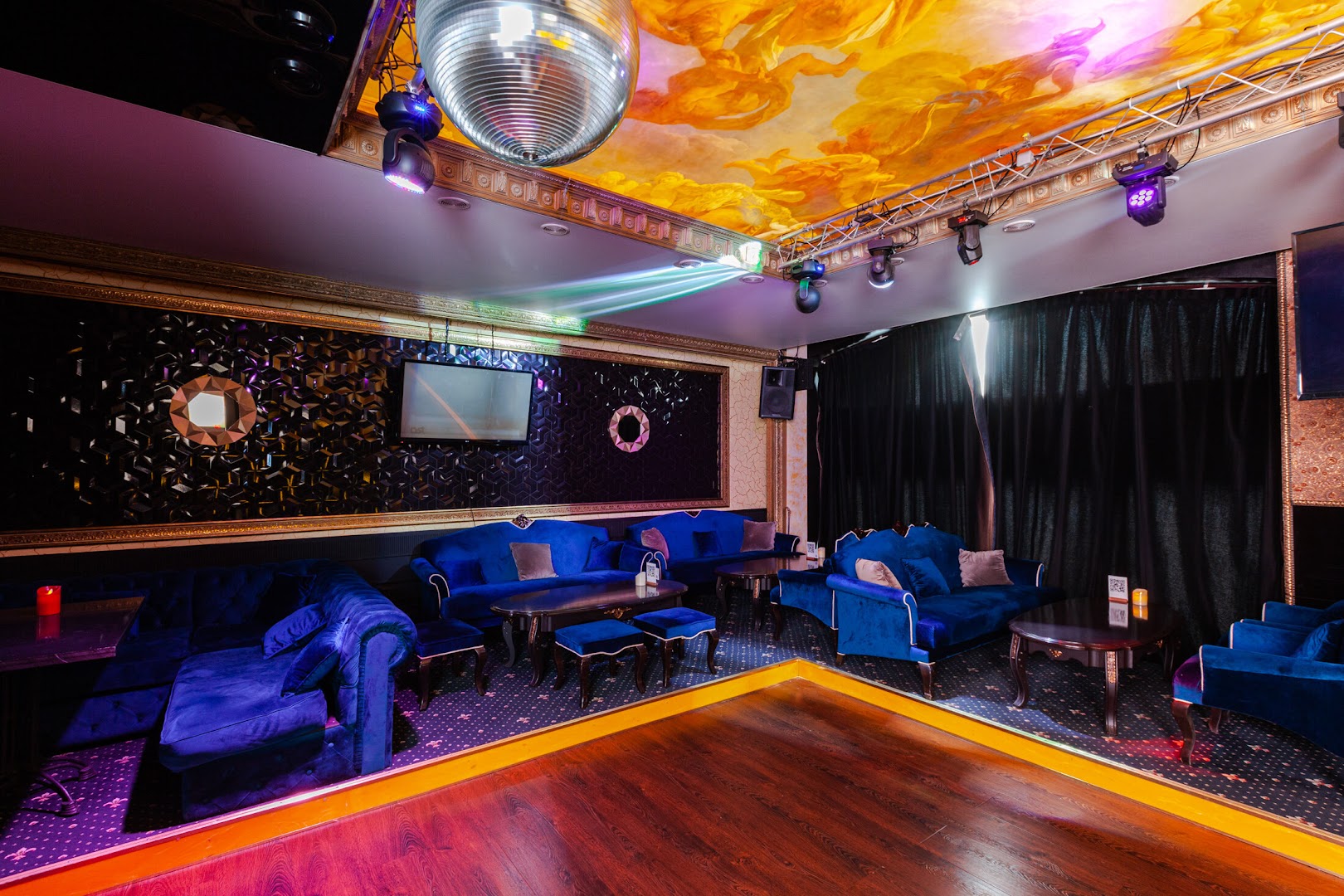 Alibi Moscow Men's Club - Erotic Massage in Moscow, Russia
