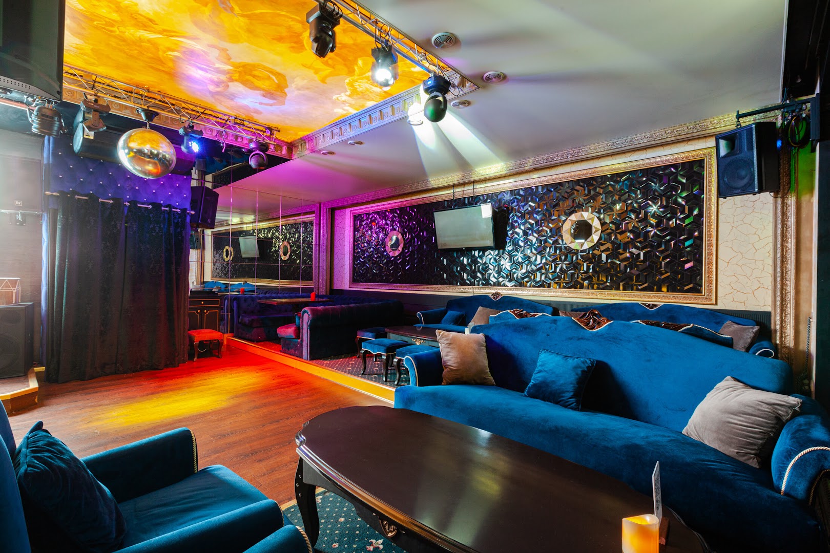 Alibi Moscow Men's Club - Erotic Massage in Moscow, Russia