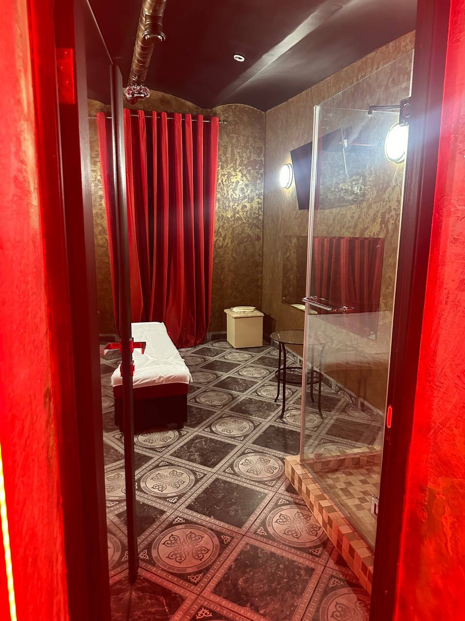 Foxy-Spa Men's Club - Erotic Massage in Moscow, Russia