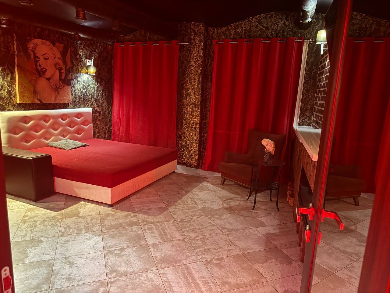 Foxy-Spa Men's Club - Erotic Massage in Moscow, Russia