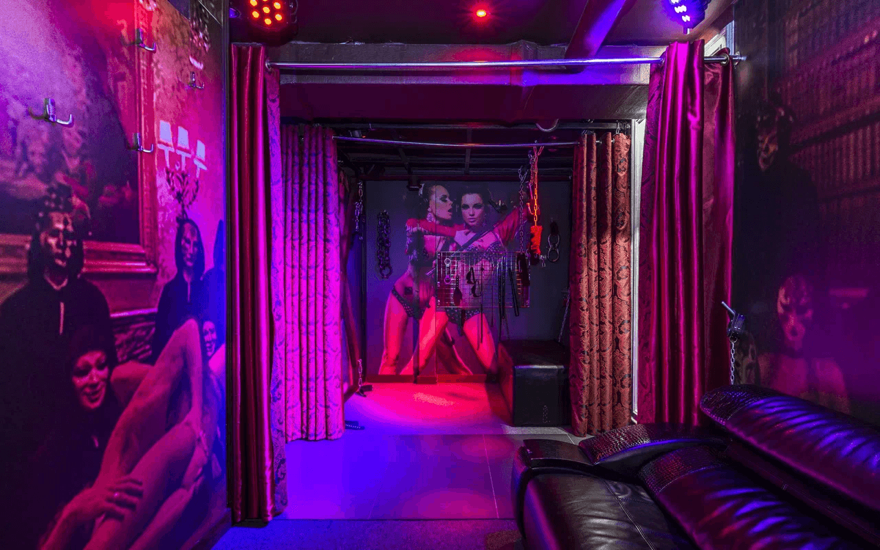 Burlesque Men's Club - Nightclub in Moscow, Russia
