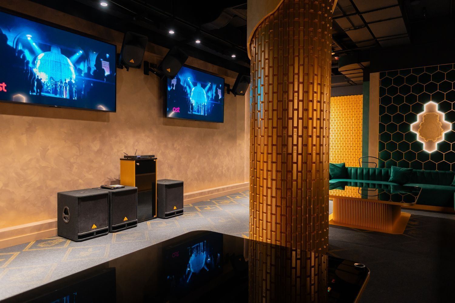 Hefner Strip Club - Nightclub in Moscow, Russia