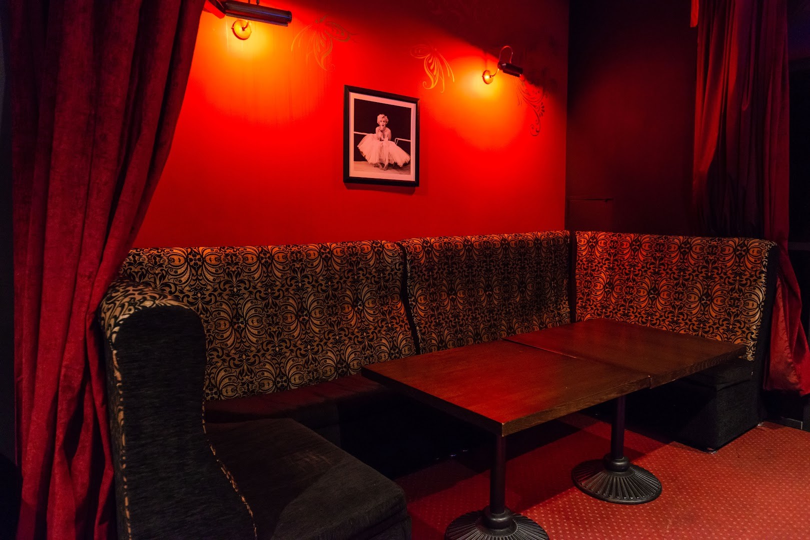 Сказка | Бар Партизанская | Ночной клуб, стриптиз, караоке - Nightclub in Moscow, Russia