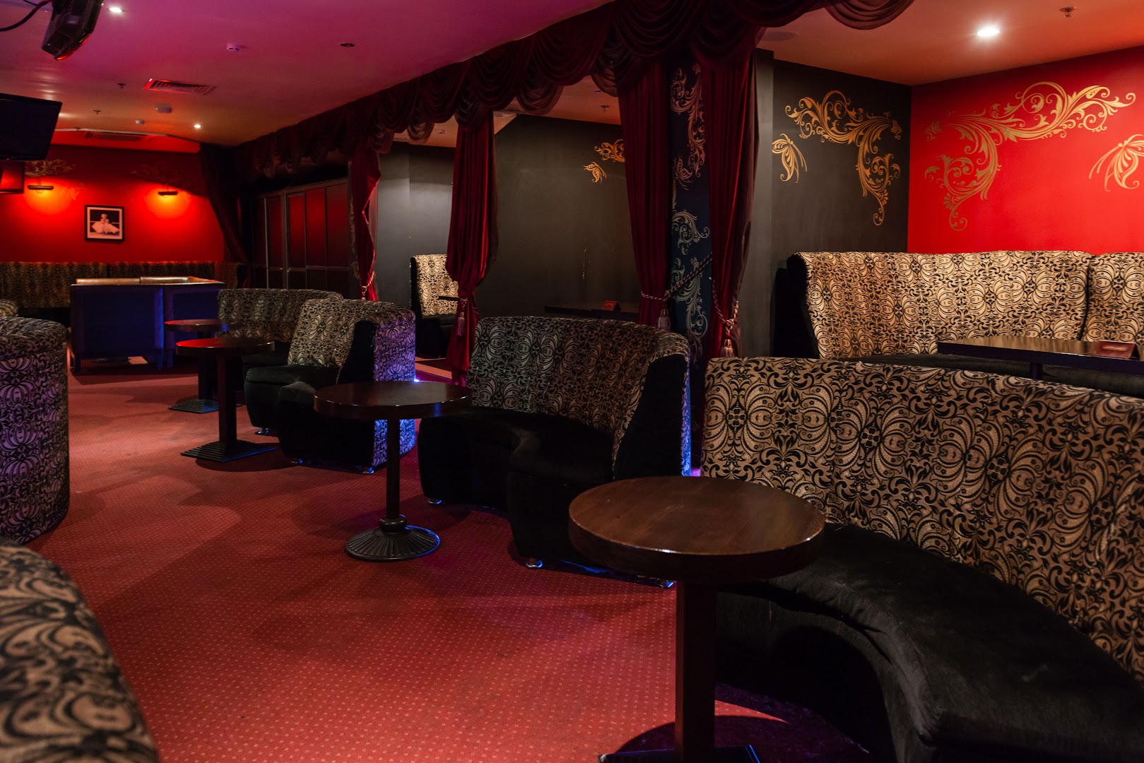Сказка | Бар Партизанская | Ночной клуб, стриптиз, караоке - Nightclub in Moscow, Russia