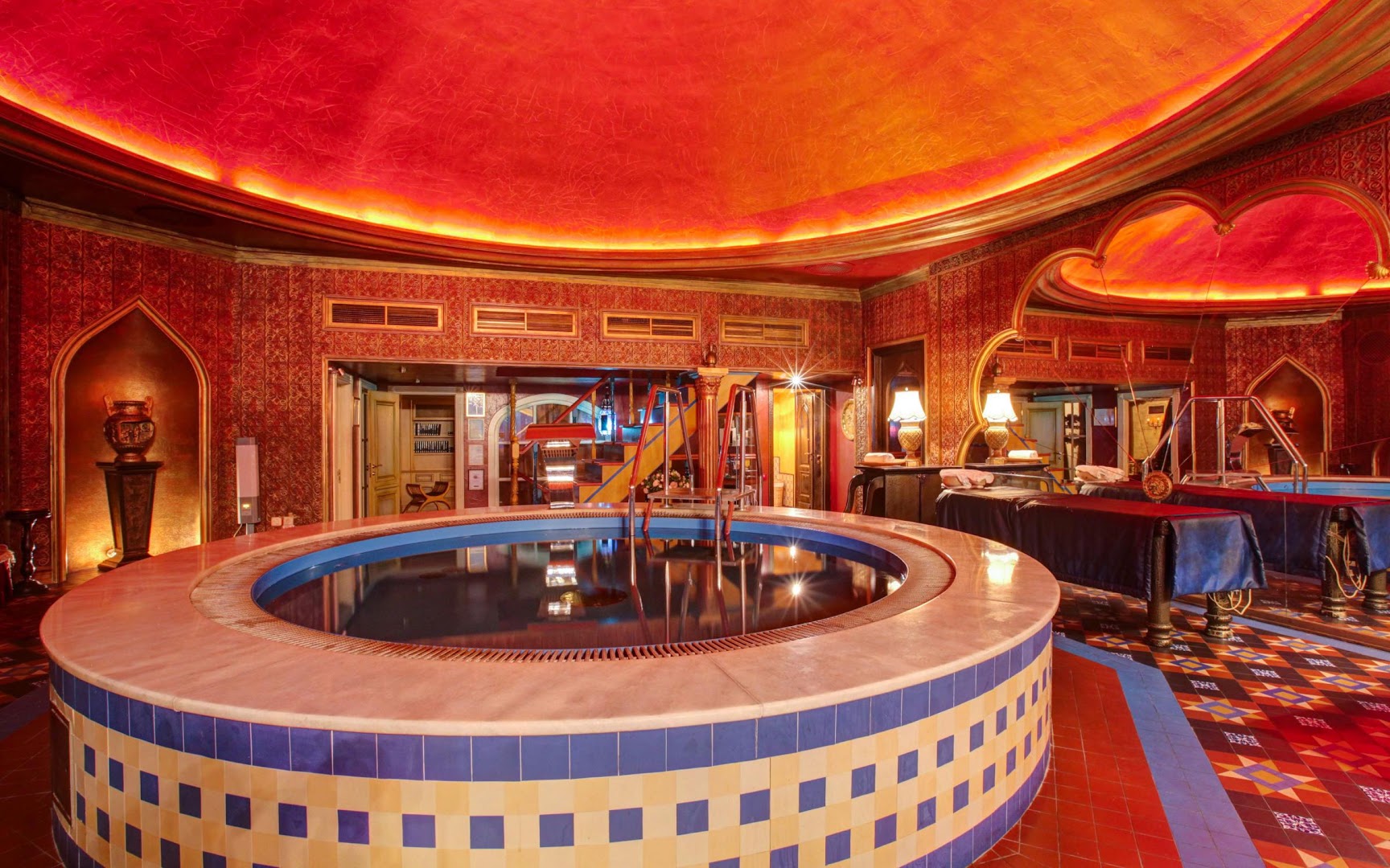 Strip Club "Rasputin" - Nightclub in Moscow, Russia