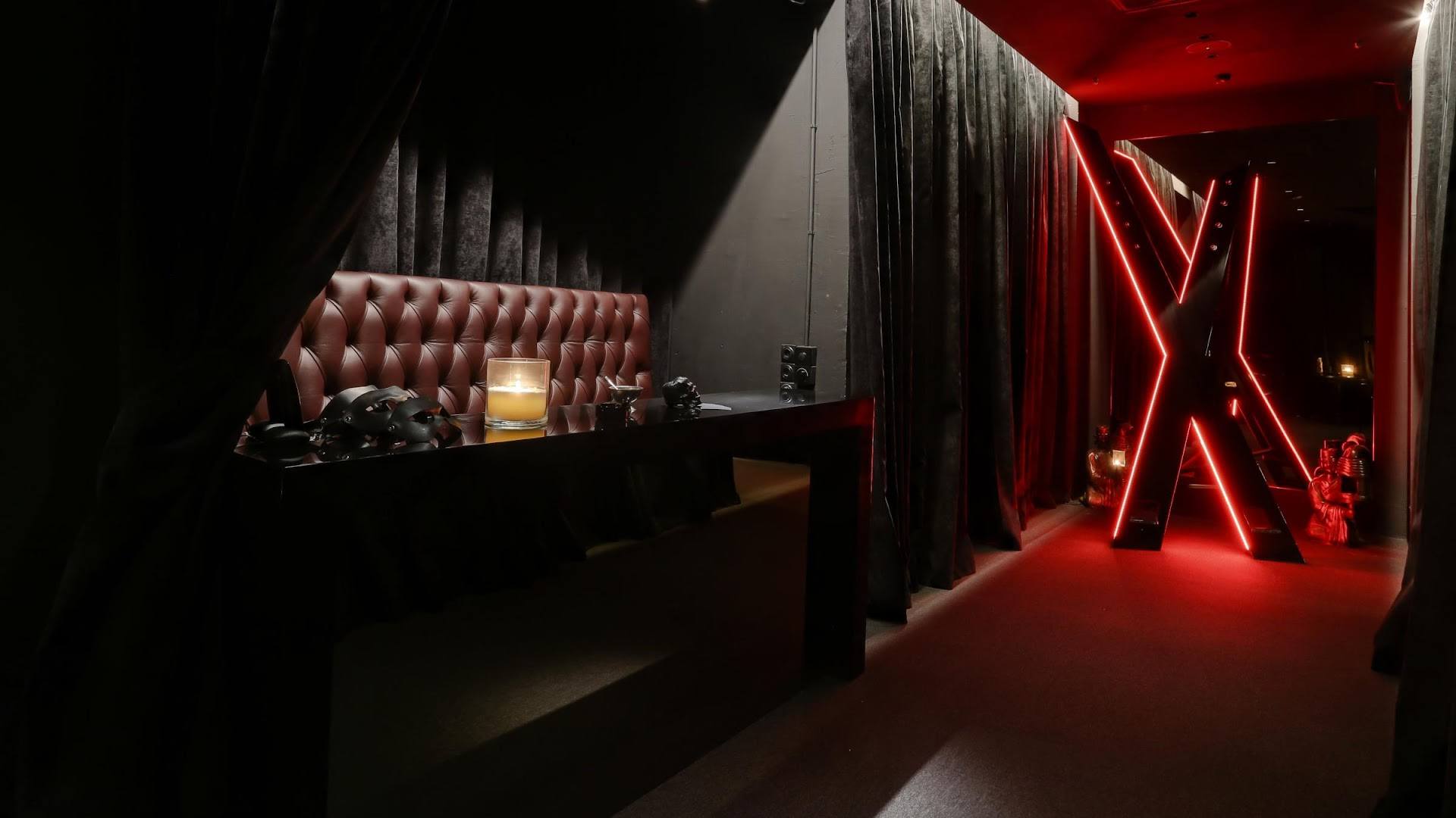 Striptiz-klub Nuar  - Nightclub in Moscow, Russia