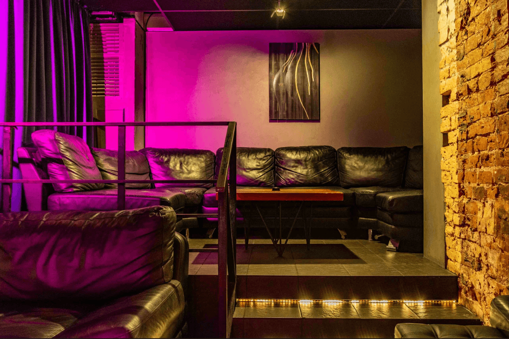 Striptiz-Klub Yestestvoznaniye (Moscow) - Nightclub in Moscow, Russia