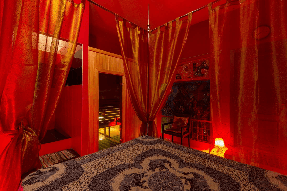 1001 Noch' (1001 Nights) - Erotic Massage in Naberezhnye Chelny, Russia