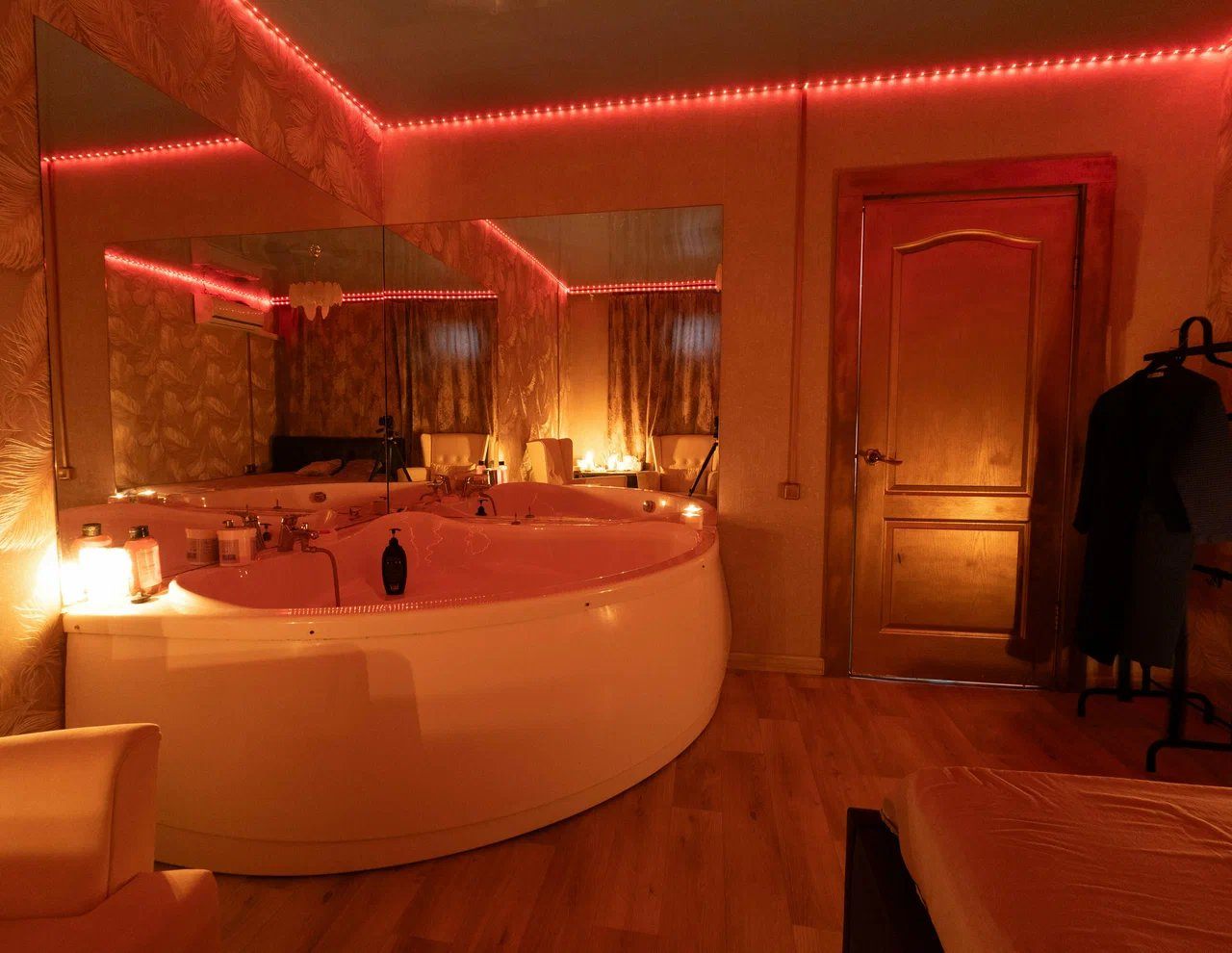 Iskusheniye (Temptation) - Erotic Massage in Nizhny Novgorod, Russia
