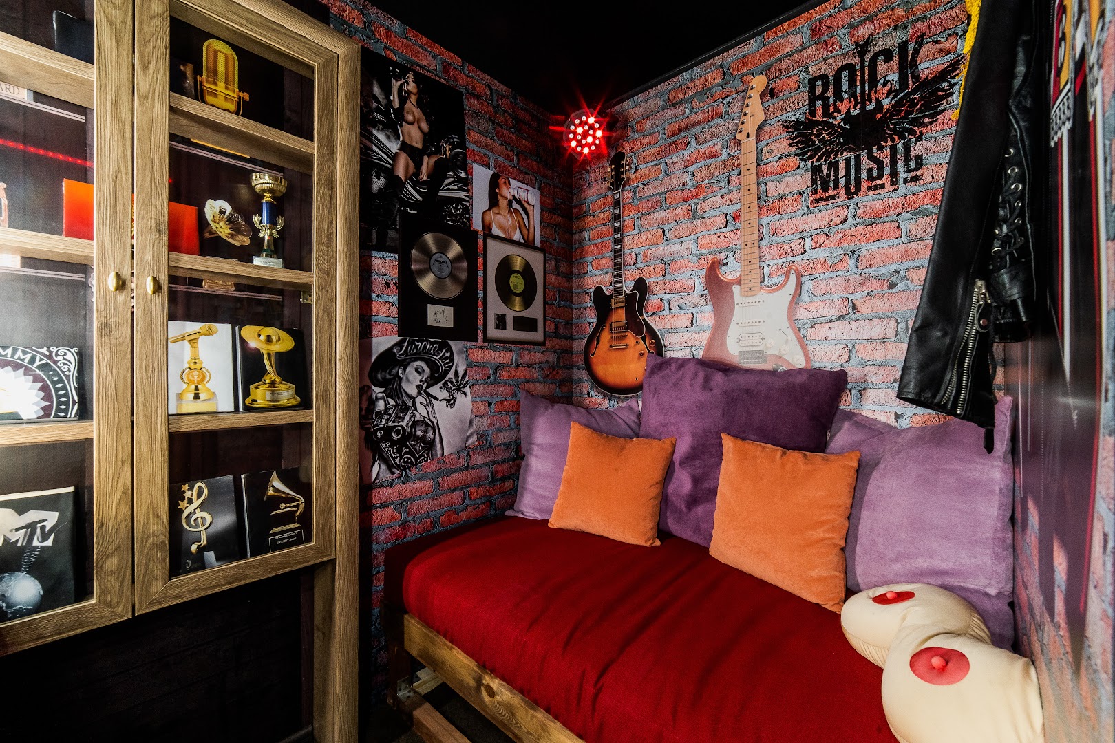 Мужской бар Burlesque - Nightclub in Nizhny Novgorod, Russia