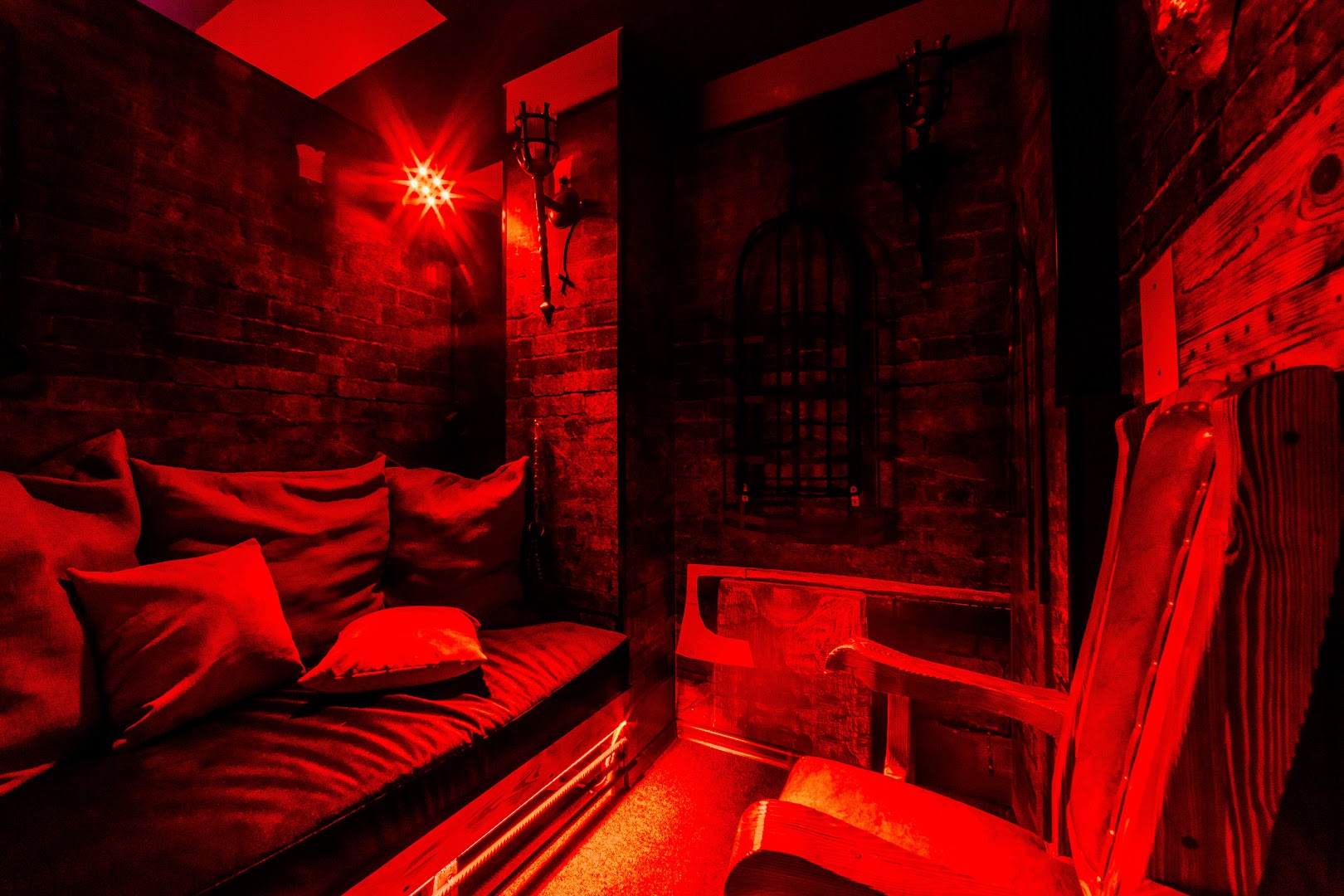 Мужской бар Burlesque - Nightclub in Nizhny Novgorod, Russia