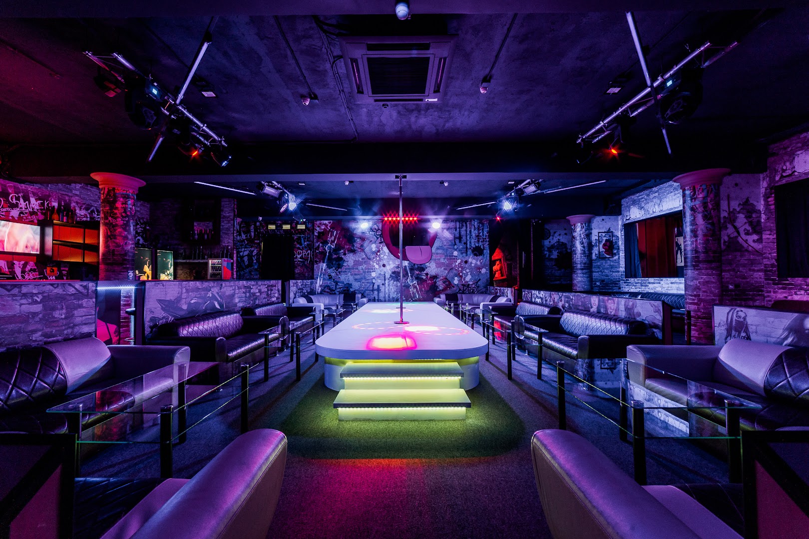 Мужской бар Burlesque - Nightclub in Nizhny Novgorod, Russia