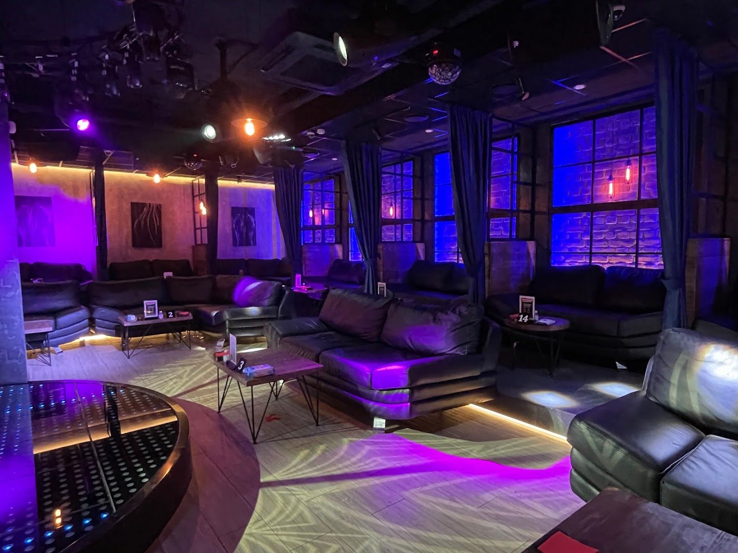 Striptiz-Klub Yestestvoznaniye (Nizhny Novgorod) - Nightclub in Nizhny Novgorod, Russia