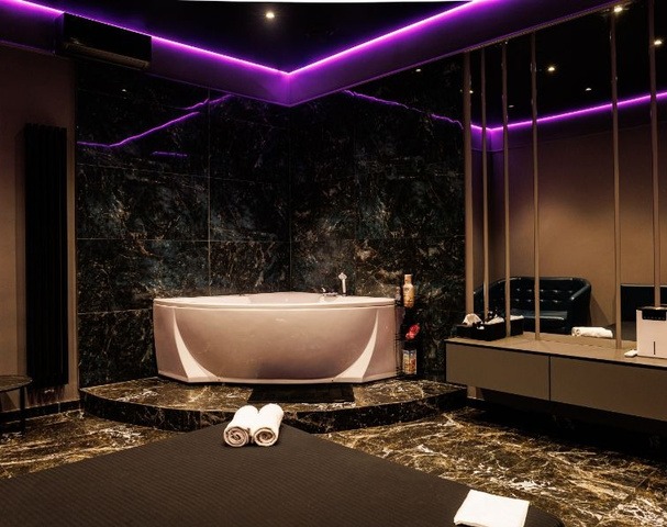Diamond | Men's Club Novorossiysk | Men's Salon, Relaxing Massage, Thai Massage - Erotic Massage in Novorossiysk, Russia