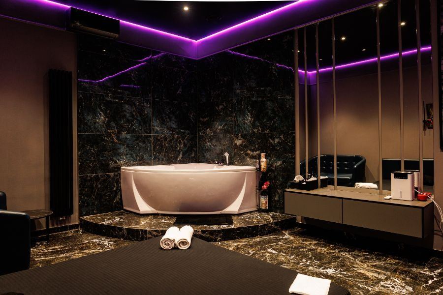 Diamond | Men's Club Novorossiysk | Men's Salon, Relaxing Massage, Thai Massage - Erotic Massage in Novorossiysk, Russia