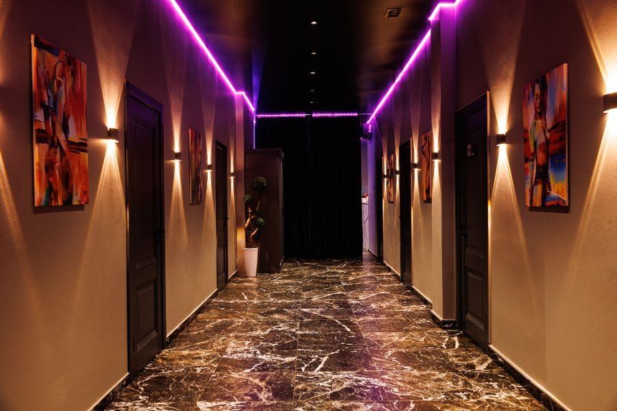Diamond | Men's Club Novorossiysk | Men's Salon, Relaxing Massage, Thai Massage - Erotic Massage in Novorossiysk, Russia