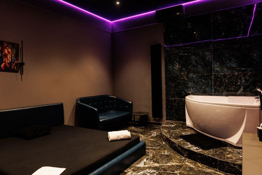 Diamond | Men's Club Novorossiysk | Men's Salon, Relaxing Massage, Thai Massage - Erotic Massage in Novorossiysk, Russia