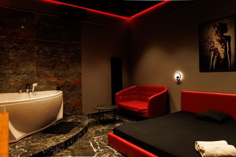 Diamond | Men's Club Novorossiysk | Men's Salon, Relaxing Massage, Thai Massage - Erotic Massage in Novorossiysk, Russia