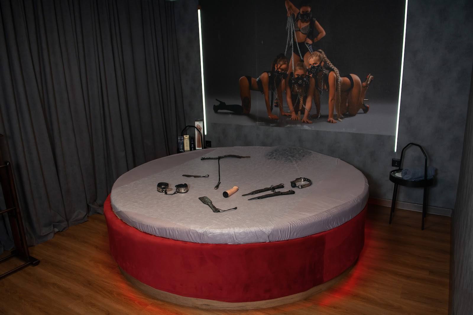 Салон массажа «Молен Руж» (Molen Rouge) - Erotic Massage in Novosibirsk, Russia