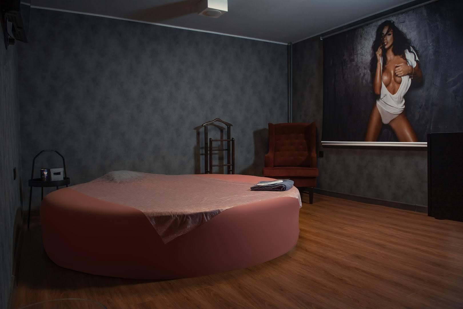 Салон массажа «Молен Руж» (Molen Rouge) - Erotic Massage in Novosibirsk, Russia