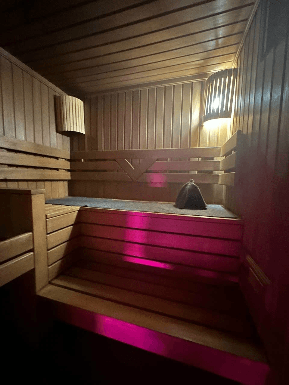 Салон массажа «Молен Руж» (Molen Rouge) - Erotic Massage in Novosibirsk, Russia