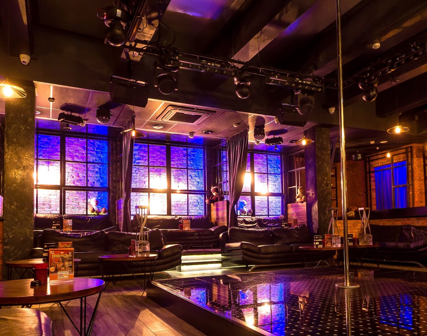 Striptiz-Klub Yestestvoznaniye (Novosibirsk)  - Nightclub in Novosibirsk, Russia