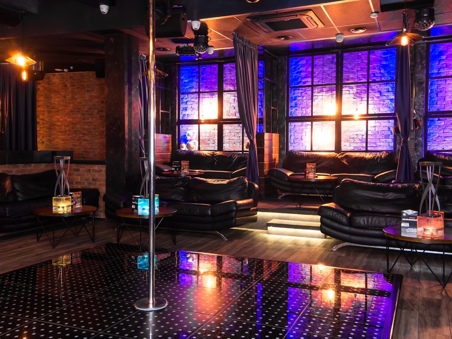 Striptiz-Klub Yestestvoznaniye (Novosibirsk)  - Nightclub in Novosibirsk, Russia