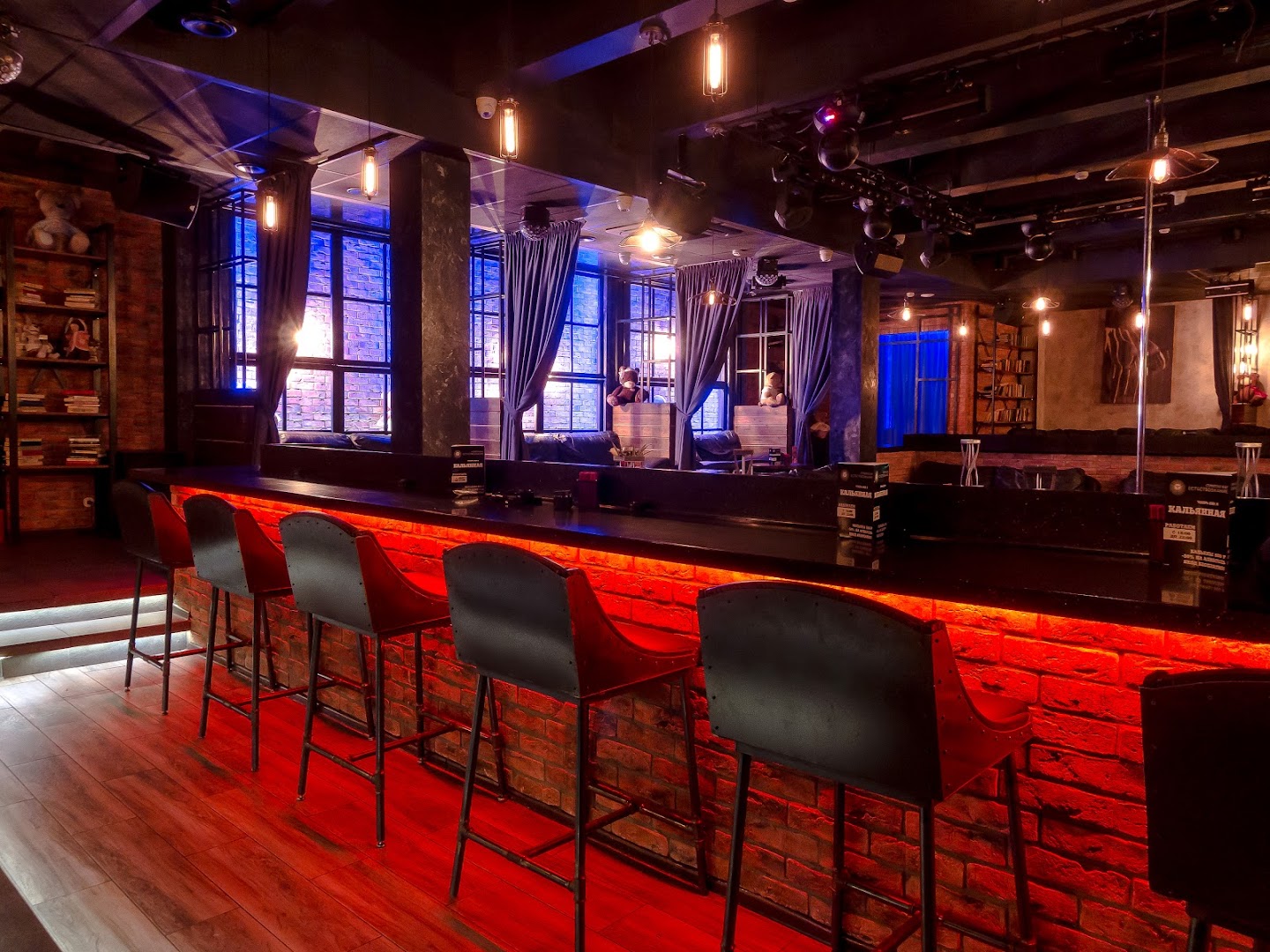 Striptiz-Klub Yestestvoznaniye (Novosibirsk)  - Nightclub in Novosibirsk, Russia