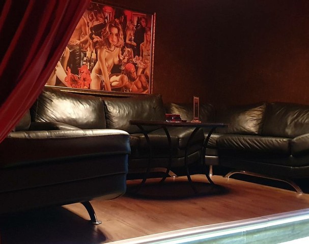Стриптиз-клуб Zажигалка (Orenburg) - Nightclub in Orenburg, Russia