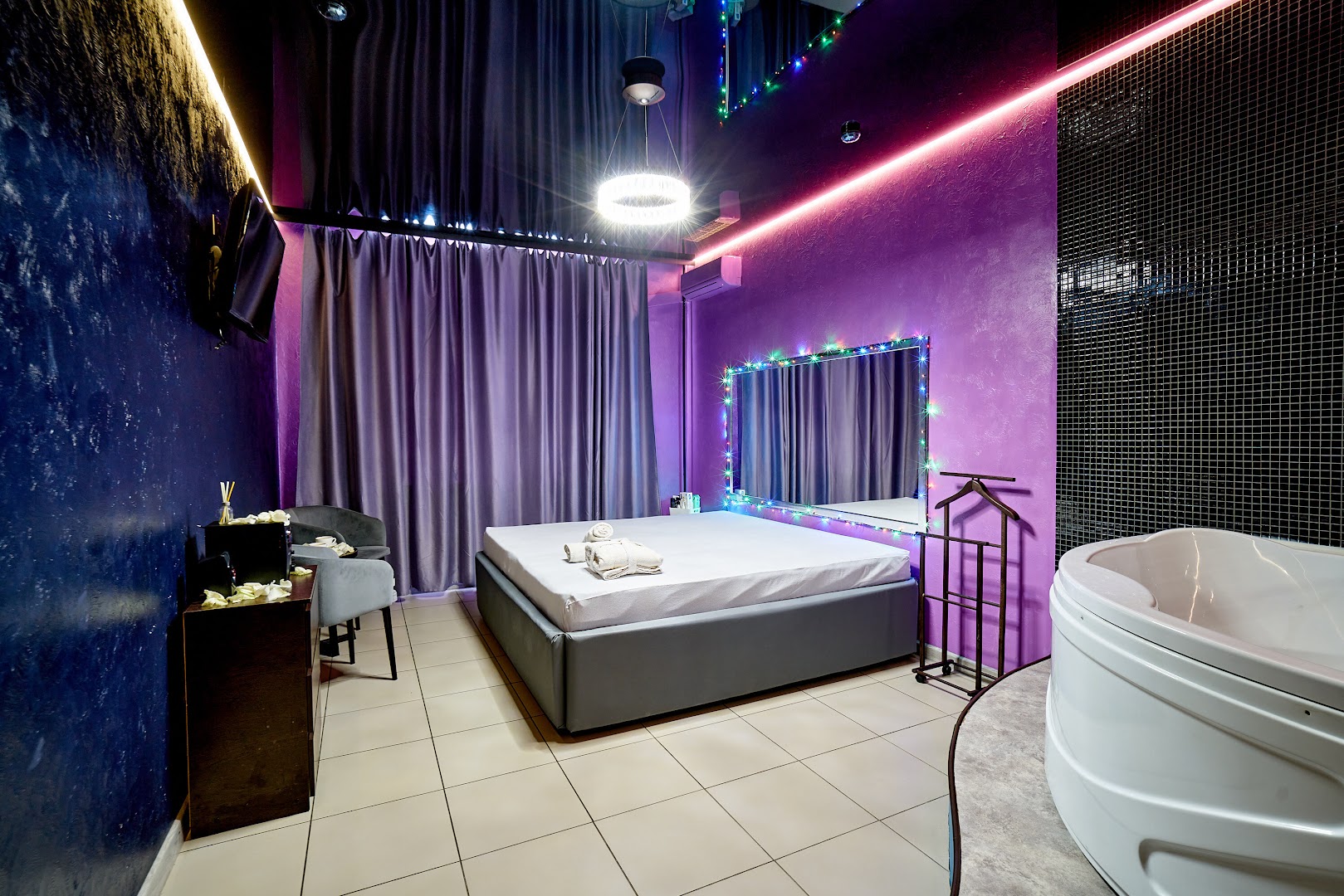 Aura | Салон массажа Пермь | Мужской клуб, расслабляющий массаж, мужской СПА - Erotic Massage in Perm, Russia