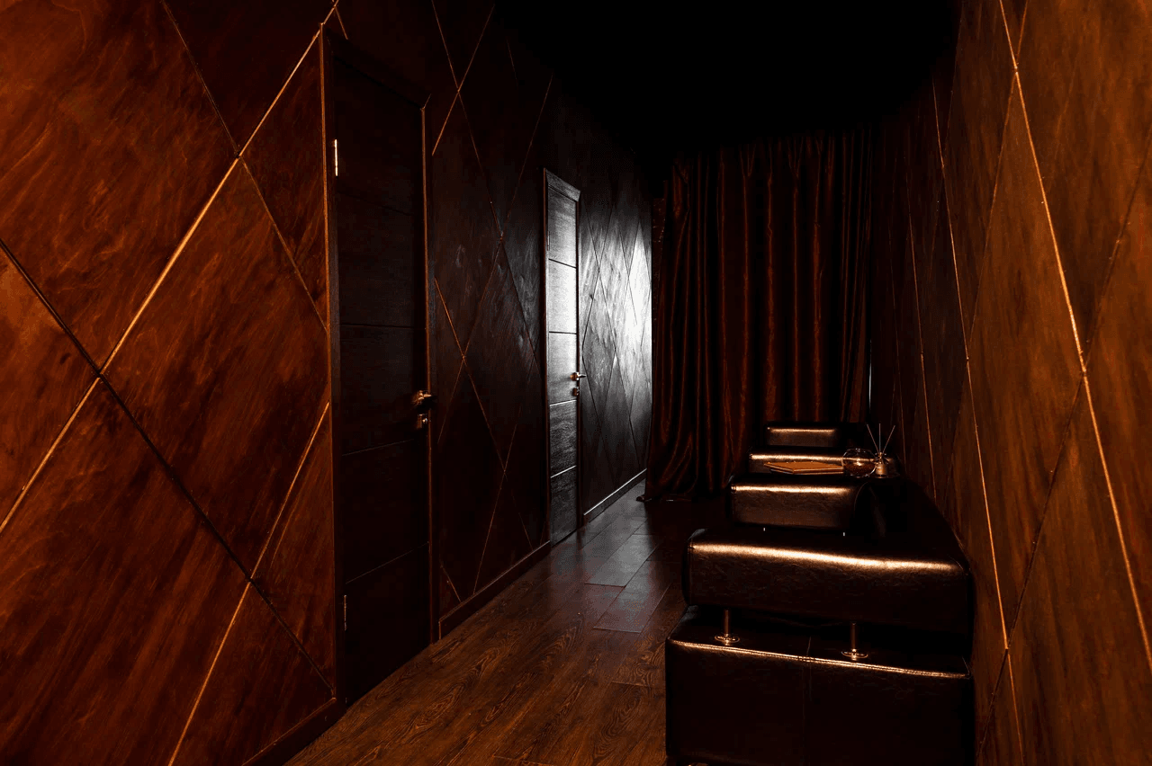 Veles Men's Lounge - Erotic Massage in Perm, Russia