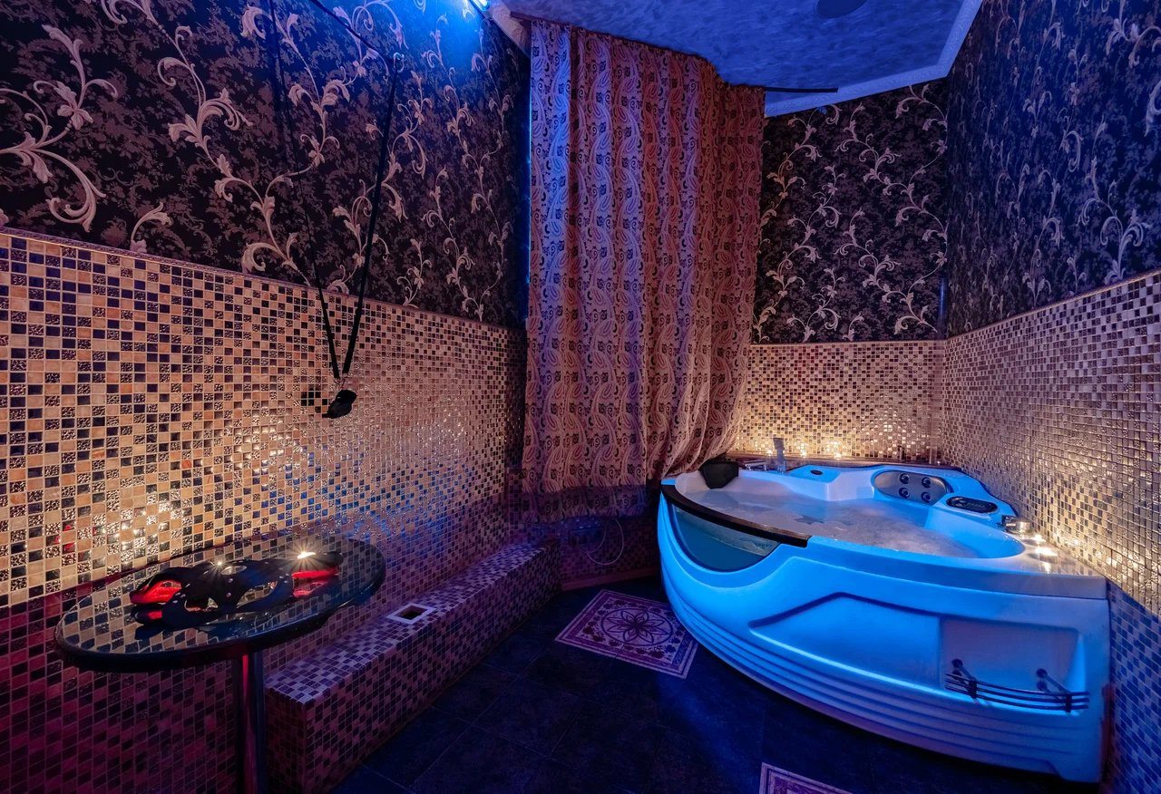 Show Bar Alibi - Erotic Massage in Saint Petersburg, Russia