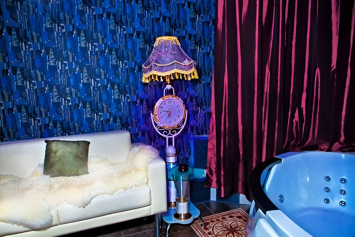 Show Bar Alibi - Erotic Massage in Saint Petersburg, Russia