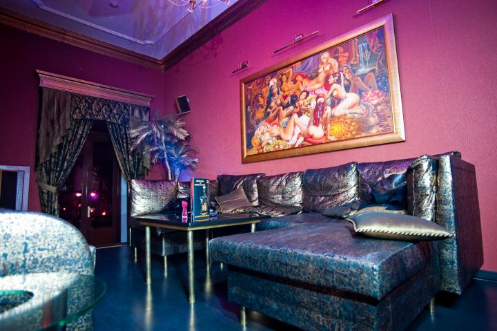 Striptease Club Golden Dolls - Nightclub in Saint Petersburg, Russia