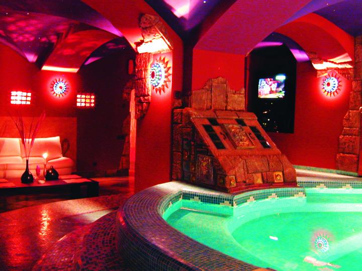 Striptease Club Golden Dolls - Nightclub in Saint Petersburg, Russia