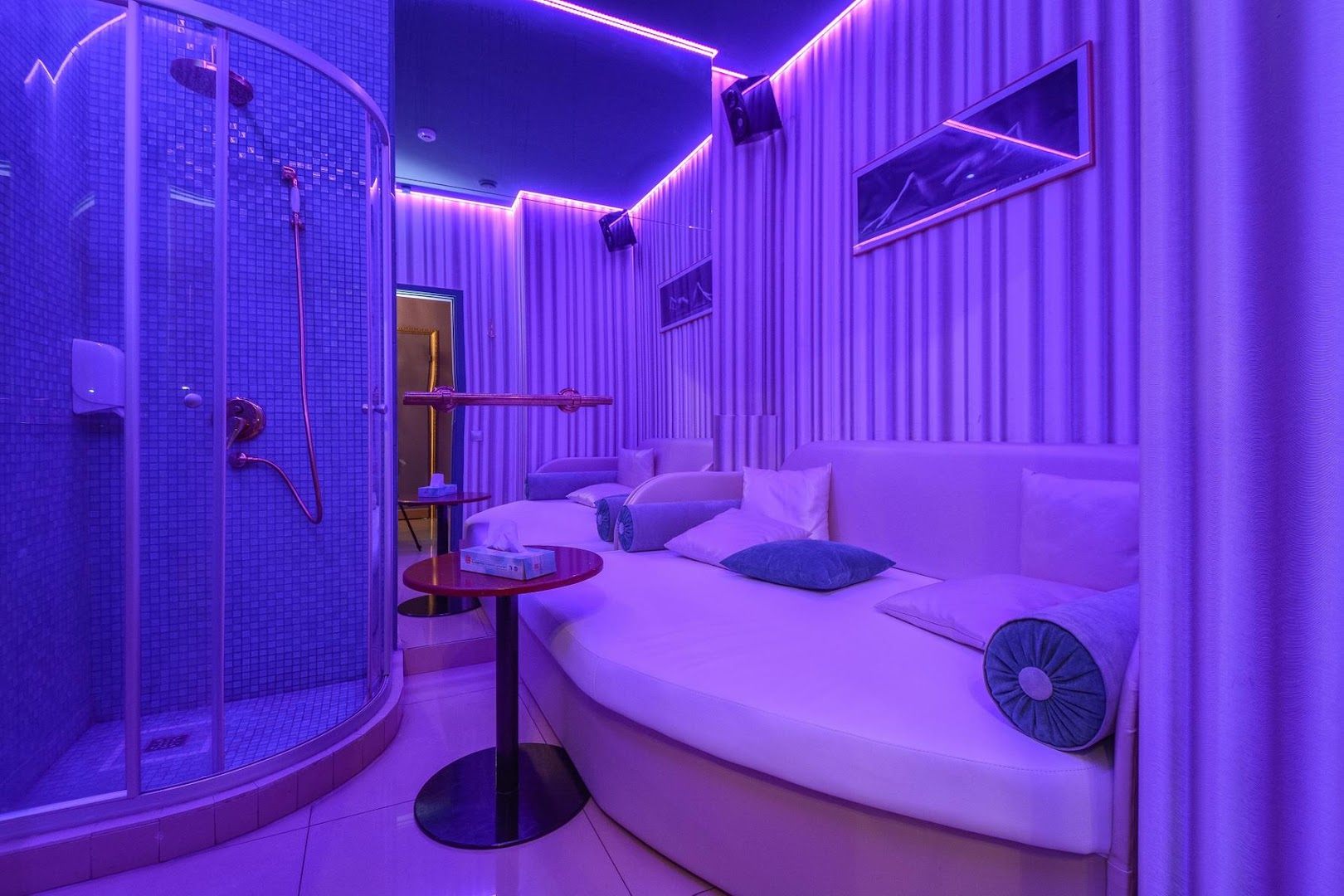 Стриптиз-клуб Rhino Bar - Nightclub in Saint Petersburg, Russia