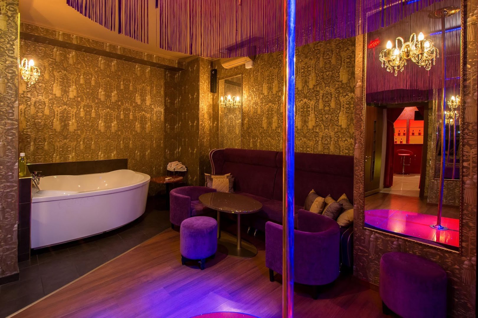 Стриптиз-клуб Rhino Bar - Nightclub in Saint Petersburg, Russia